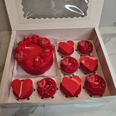 Valentine's Bento Cake & Cupcakes 