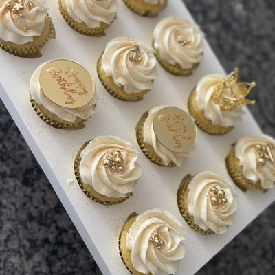 Dozen Cupcakes Basic Theme