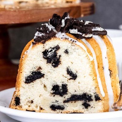 Cookies & Cream Bundt Cake 