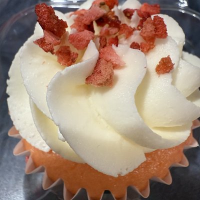 Strawberry Crunch Cupcakes Per Dozen