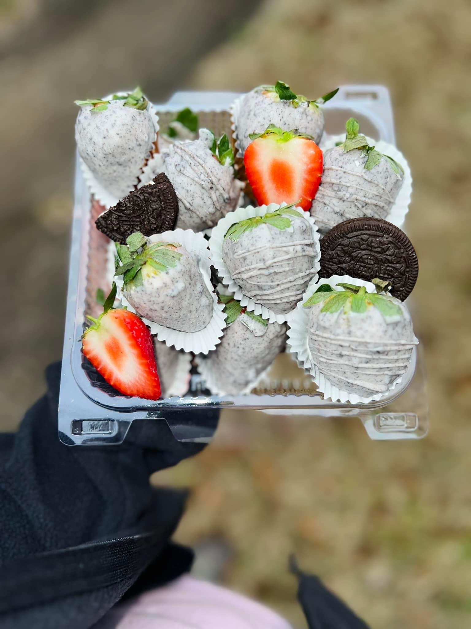 Cookies & Creme Strawberries 