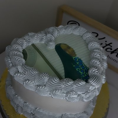 Heart Cake With ONE pic On Top 8”