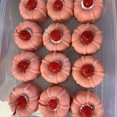 12 Mini Strawberry Gelatin Dessert / 12 Gelatinas De Fresa Pequeña