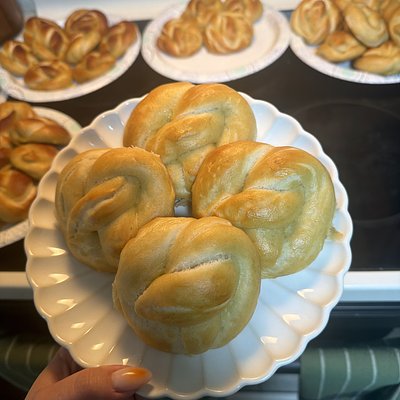 sourdough soft pretzels 