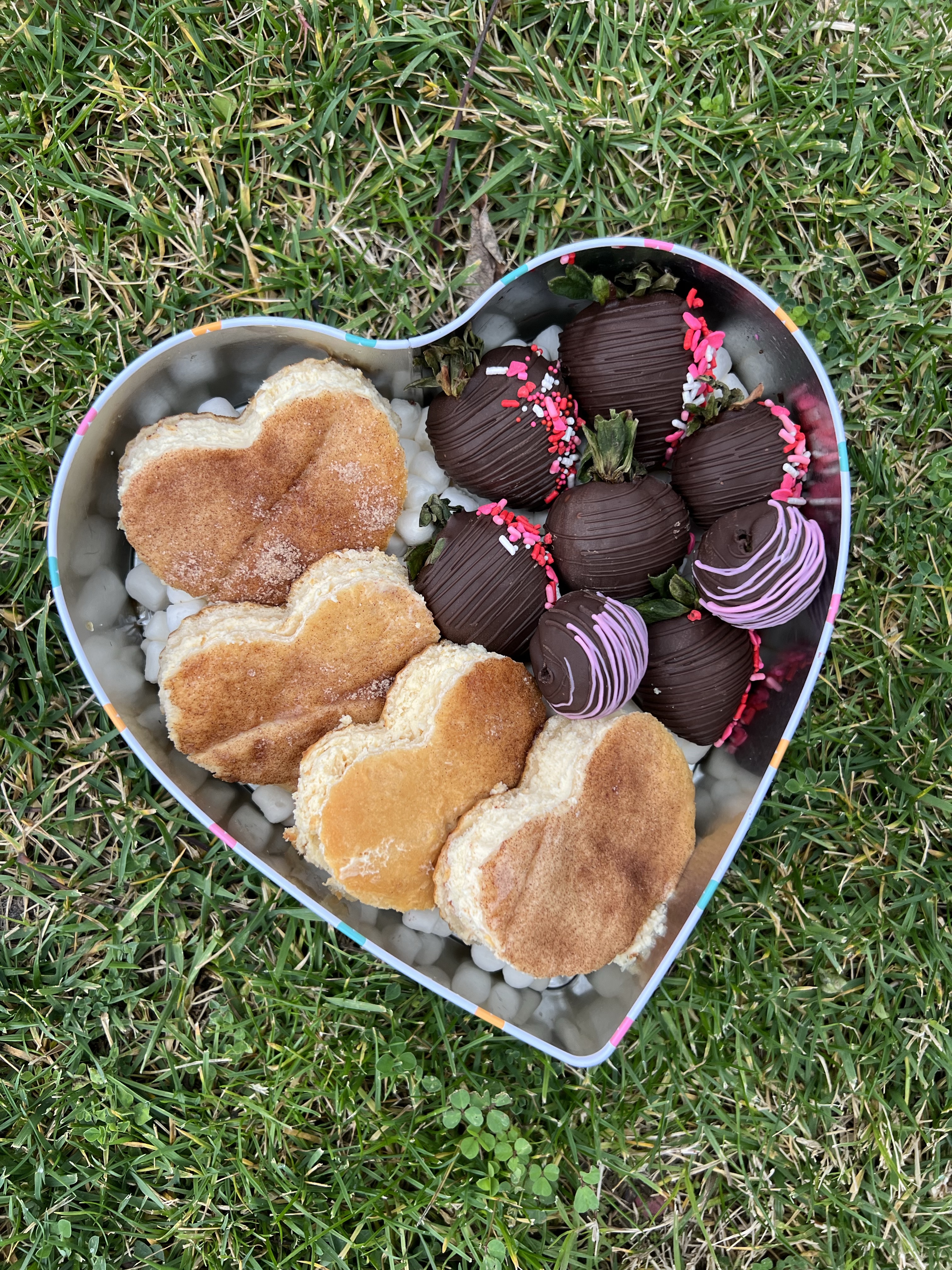 Large Churro Cheesecake Heart Tin