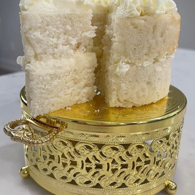 White Velvet Cake with Vanilla Buttercream 6”