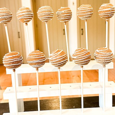 Cinnamon Roll Cake Pop