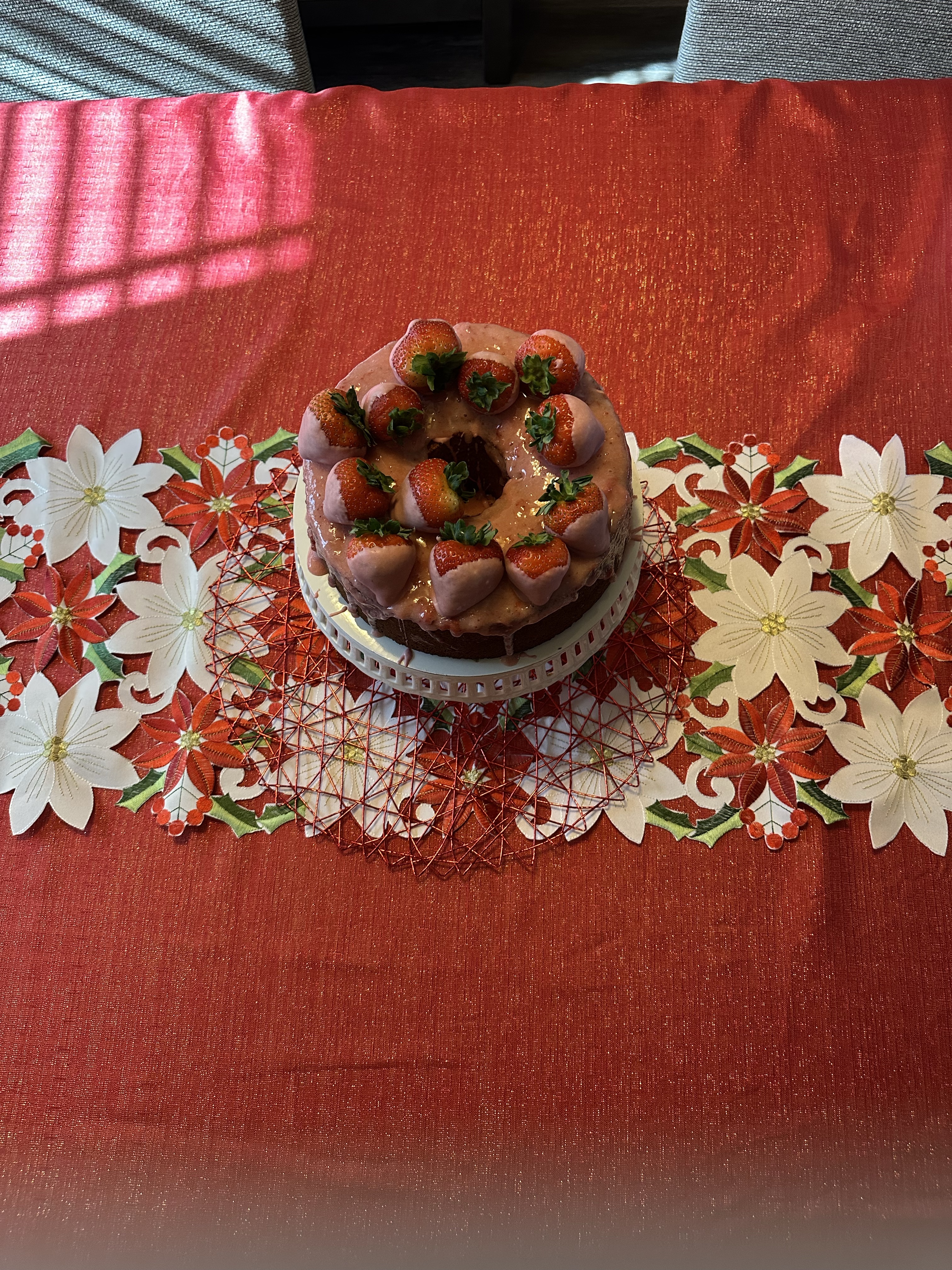 Strawberry Pound Cake With Vanilla Dipped Strawberries 
