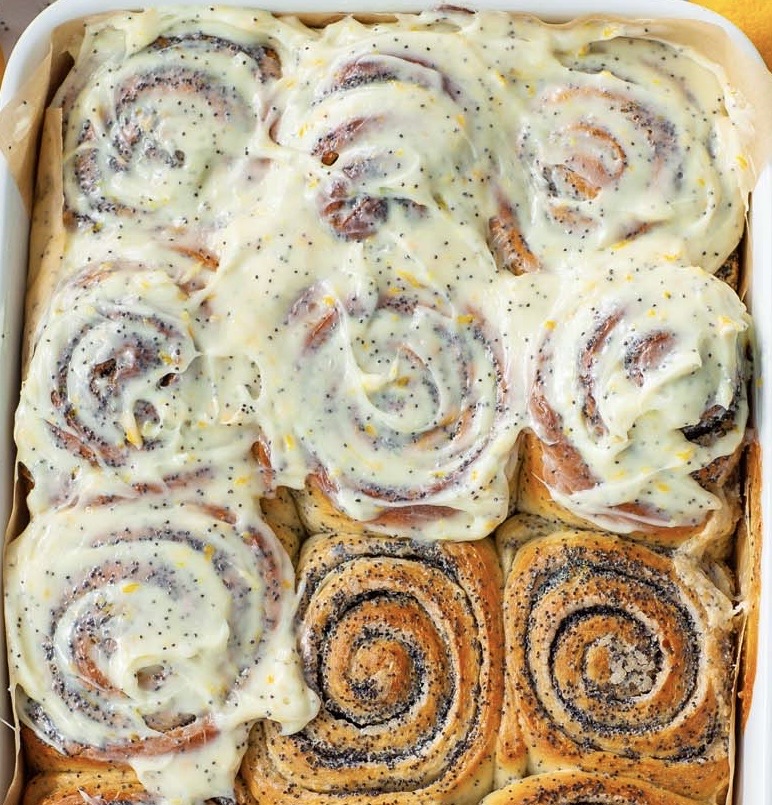 Lemon Poppyseed Cinnamon Rolls (Small)