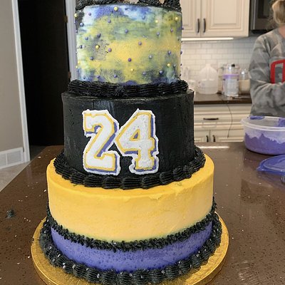 076. Three Tiered Buttercream Round Cake ~74 Servings