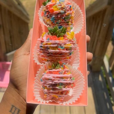 Fruit Pebbles Chocolate Covered Strawberries 