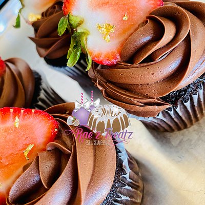 Chocolate Strawberry Cupcakes 