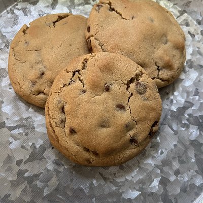 Jumbo Chocolate Chip Cookie