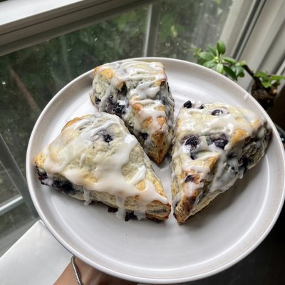 Blueberry lemon Glaze scones x3