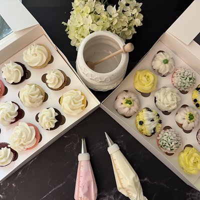 12 Mini Cupcakes (2 Flavors) 