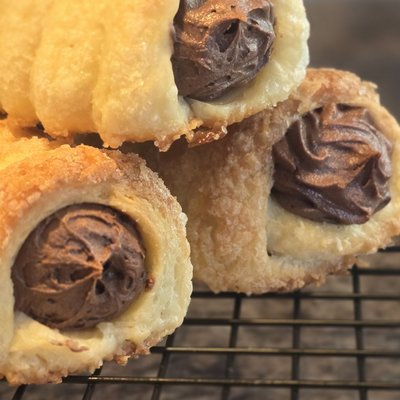 Chocolate Cream Horns