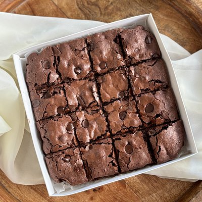 Triple Chocolate Brownie Batch (16 Count)