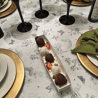 6 Count Chocolate Covered Strawberries 