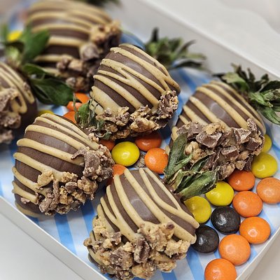 Reese's Dipped Strawberries Dozen