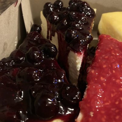 Original Cheesecake with Fruit Topping. 