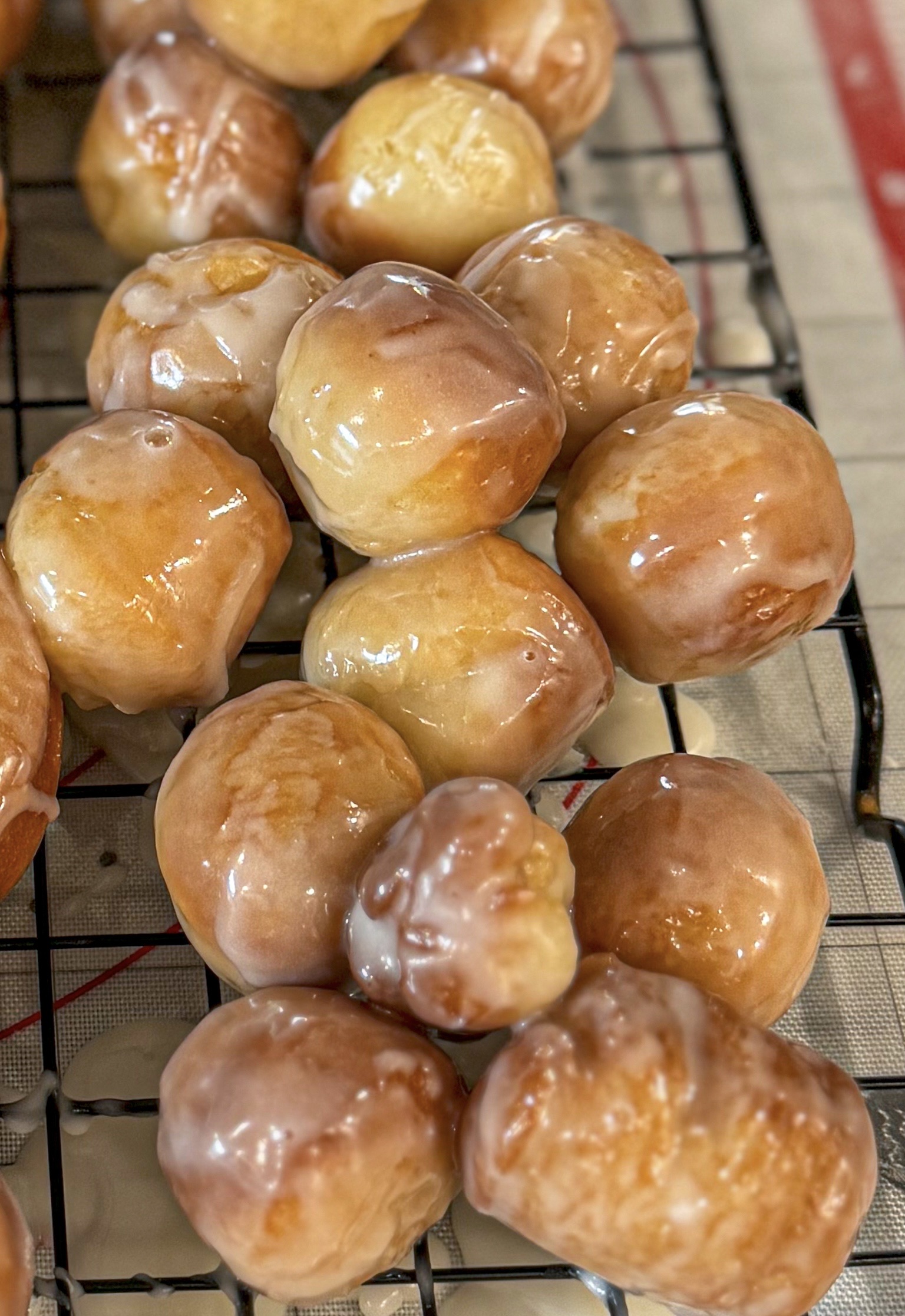 Old-Fashioned Glazed Donut Holes