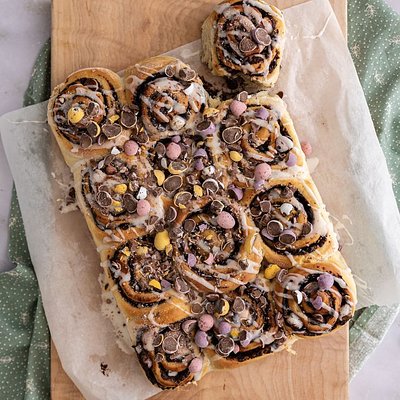 Easter Egg Cinnamon Bun