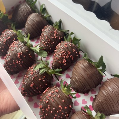 12 Chocolate Covered Strawberries