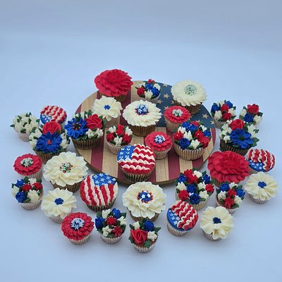 12 Mini Fourth Of July Cupcakes