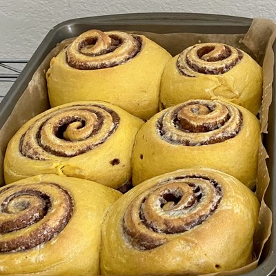 Pumpkin Spice Rolls With Maple Frosting (4 Pack) 
