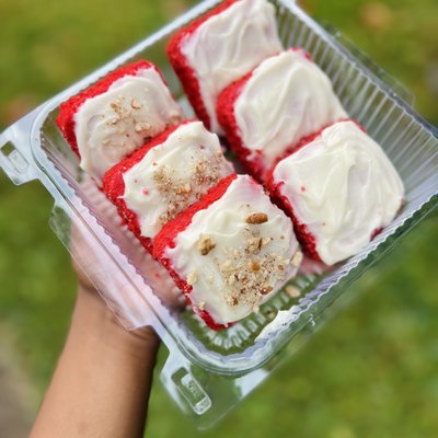 Red Velvet Brownies 