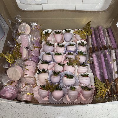 D🧁mn Desserts Deluxe Treat Package 
