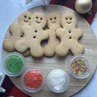 Gingerbread Decorating Kit 