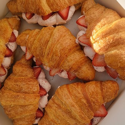 Strawberries & Cream Stuffed Croissants 6 Count 