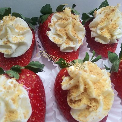 Cheesecake Stuffed Strawberries 