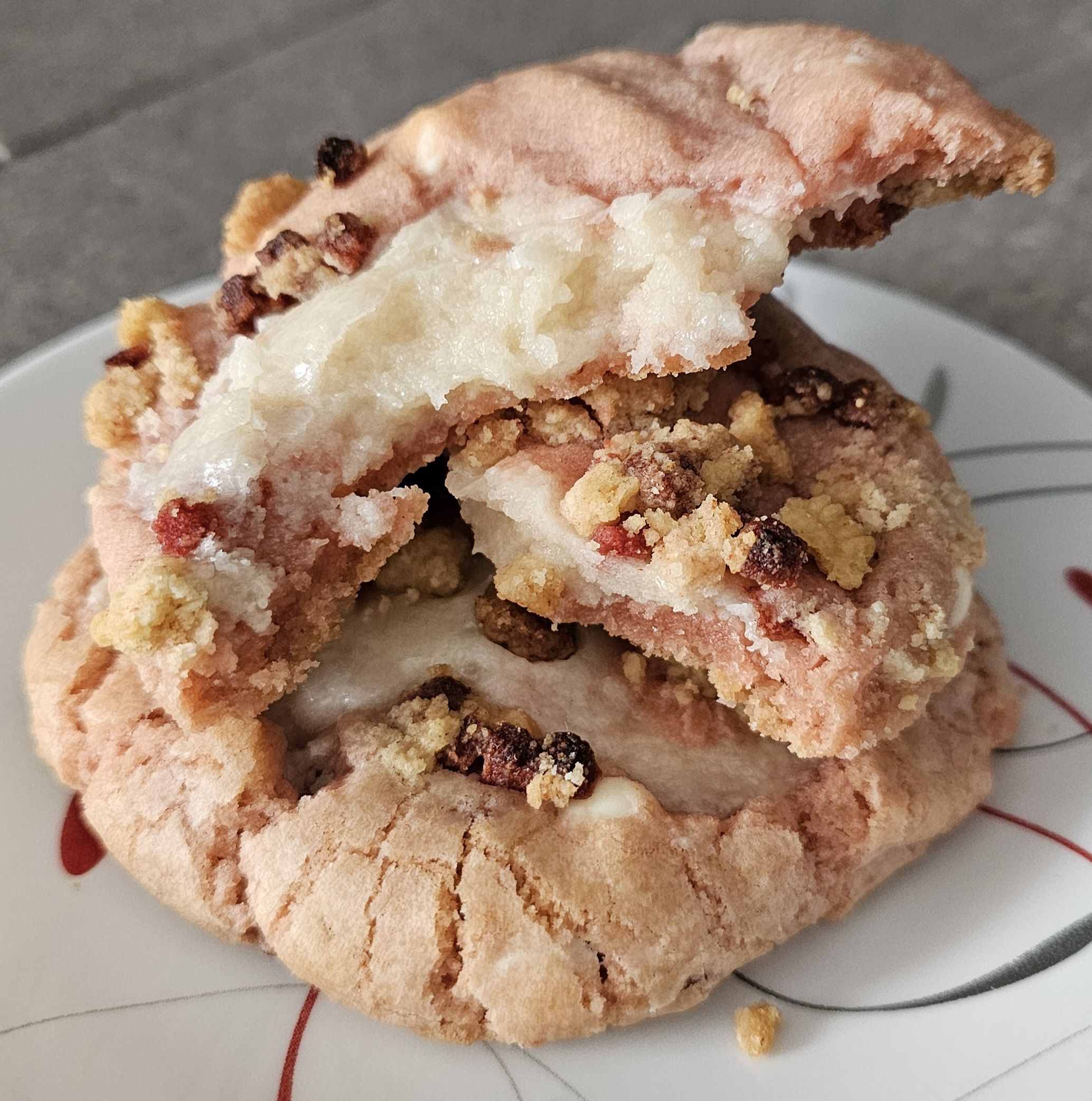 Strawberry Cheesecake Crunch Cookies