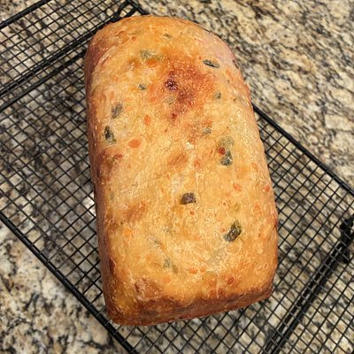 Golden Cheddar Loaf 🧀 - with Jalapeño 