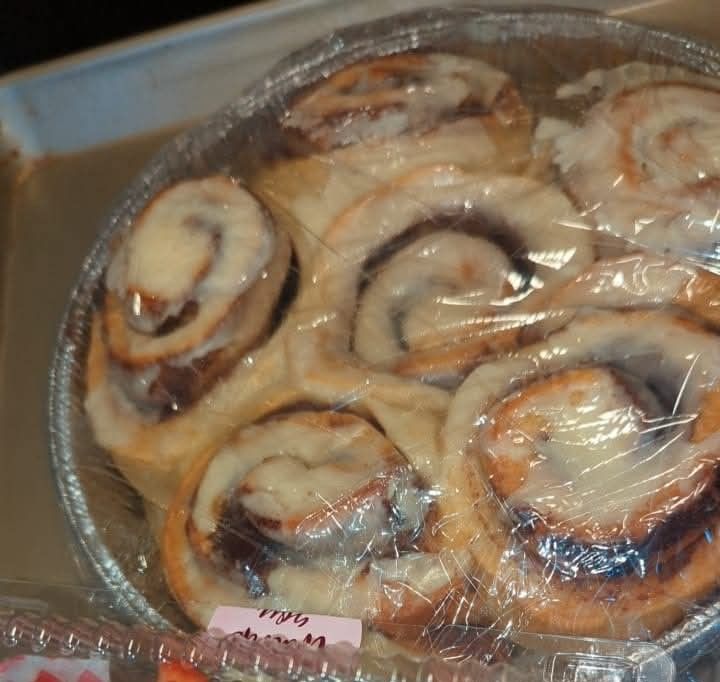 Half dozen Cinnamon Rolls Tray