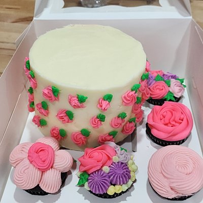  4 Inch Bento Cake & 5 Cupcakes - Chocolate 