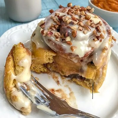 Pumpkin Pecan Cinnamon Rolls With Maple Icing (Not Sourdough)