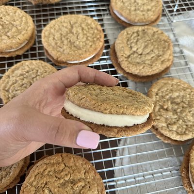 GOURMET Oatmeal Creme Pies
