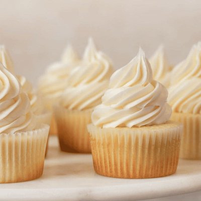 Classic Vanilla Cupcakes: 1 Dozen