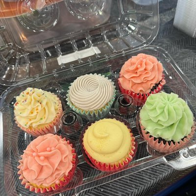 1 Dozen Regular Sized Gluten Free Cupcakes Seasonally Assorted