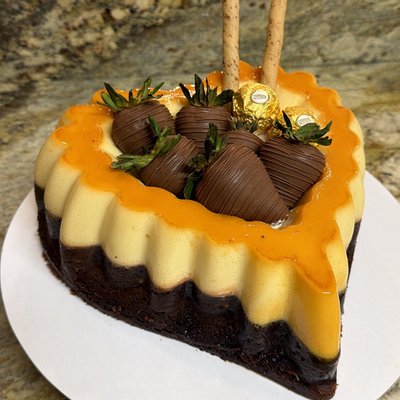 Heart Shaped Chocoflan With 6 Chocolate Strawberries