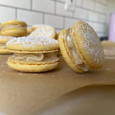 Gooey Butter Macaron