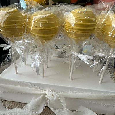 1 Dozen Simple Cake Pops With Sprinkles Or Contrast Swizzle 