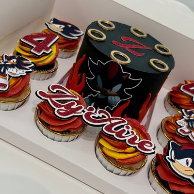 Bento Box 5” Cake with 8 Cupcakes