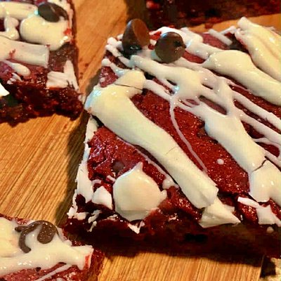 Red Velvet Chocolate Chip Brownies