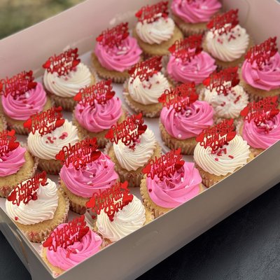 Classic Vanilla Cupcakes
