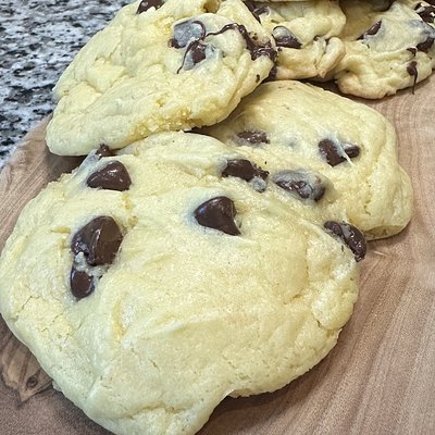 Yellow Cake Chocolate Chip Cookies 