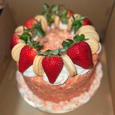 Strawberry Crunch Cake 